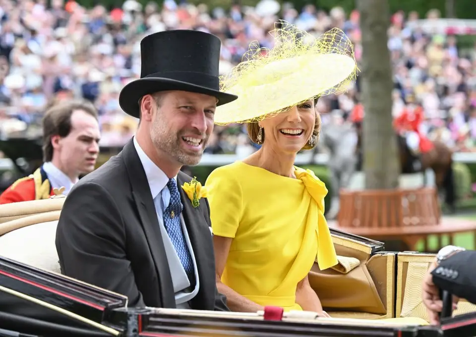 Kate returns to Ascot for first time since cancer treatment in yellow. Palace still says nothing Kate returns to Ascot for first time since cancer treatment in yellow. Palace still says nothing