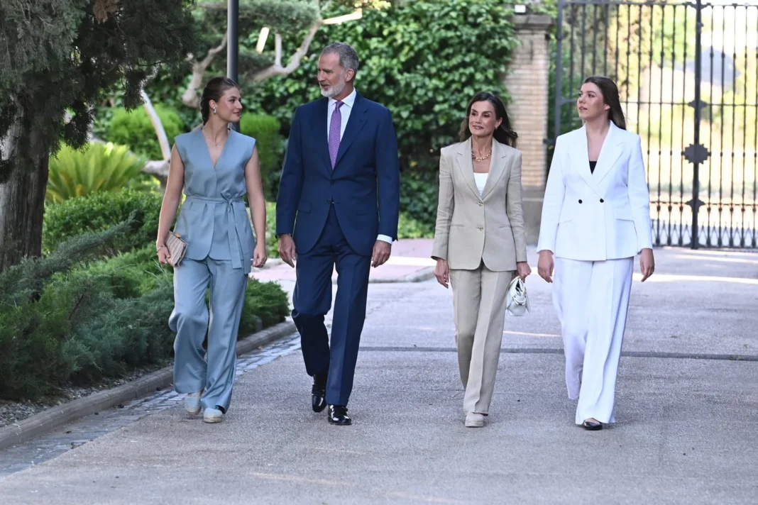 Spain’s royals took two planes to the final. Protocol forbids the king and heir from flying together. Spain won Spain’s royals took two planes to the final. Protocol forbids the king and heir from flying together. Spain won