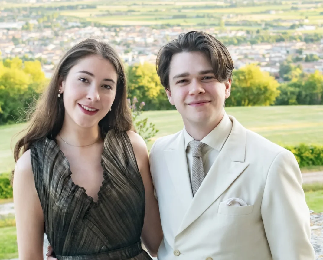 The Queen’s great-nephew got engaged. He made the ring from porcelain. The King is pleased The Queen’s great-nephew got engaged. He made the ring from porcelain. The King is pleased
