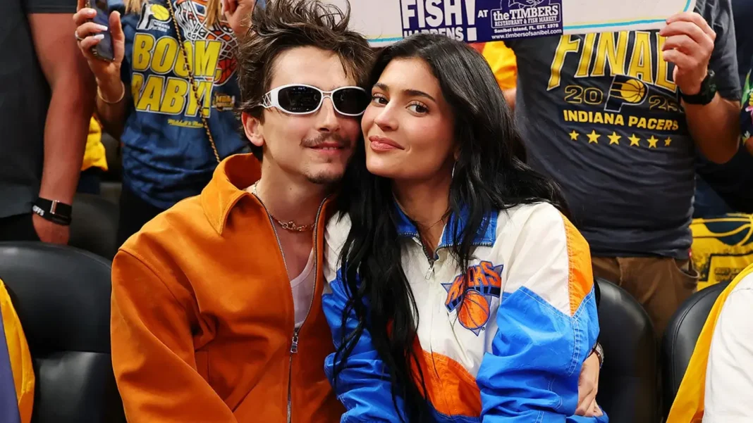 Kylie Jenner became a Knicks fan and immediately found a wardrobe problem Kylie Jenner became a Knicks fan and immediately found a wardrobe problem