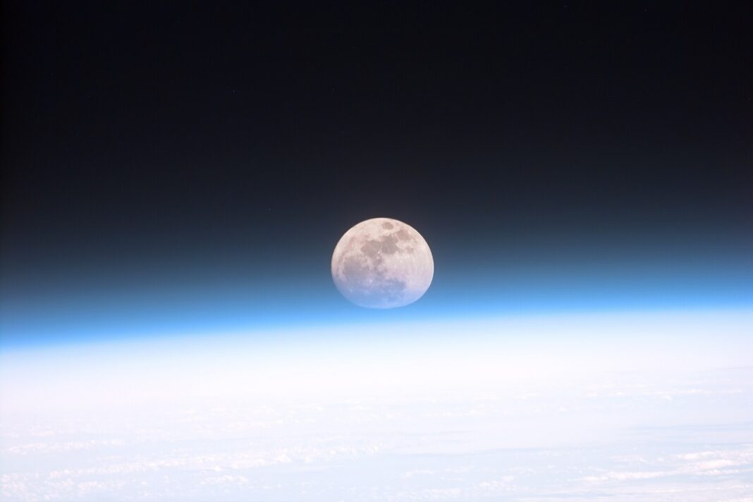 Trump’s top general says U.S. troops need to prepare to fight a war around the moon Trump’s top general says U.S. troops need to prepare to fight a war around the moon