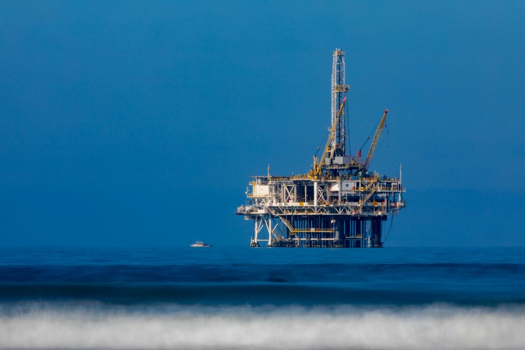 Big Oil Answered Trump’s Call For Campaign Cash — Senators Say It Got $190 BILLION Back Big Oil Answered Trump’s Call For Campaign Cash — Senators Say It Got $190 BILLION Back