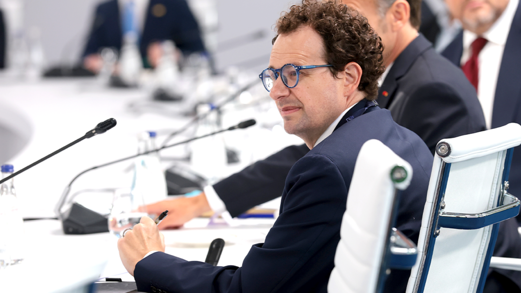 AI CEOs built the race and would now like everyone to stop running AI CEOs built the race and would now like everyone to stop running
