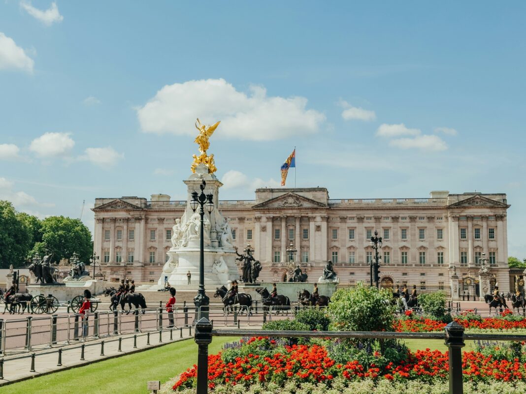 Royal Cop Says Andrew Brought Unrecorded Women Into Palace Royal Cop Says Andrew Brought Unrecorded Women Into Palace